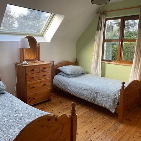 Letterfrack Farm Cottage in village on a farm beside Connemara National Park Exteriör bild