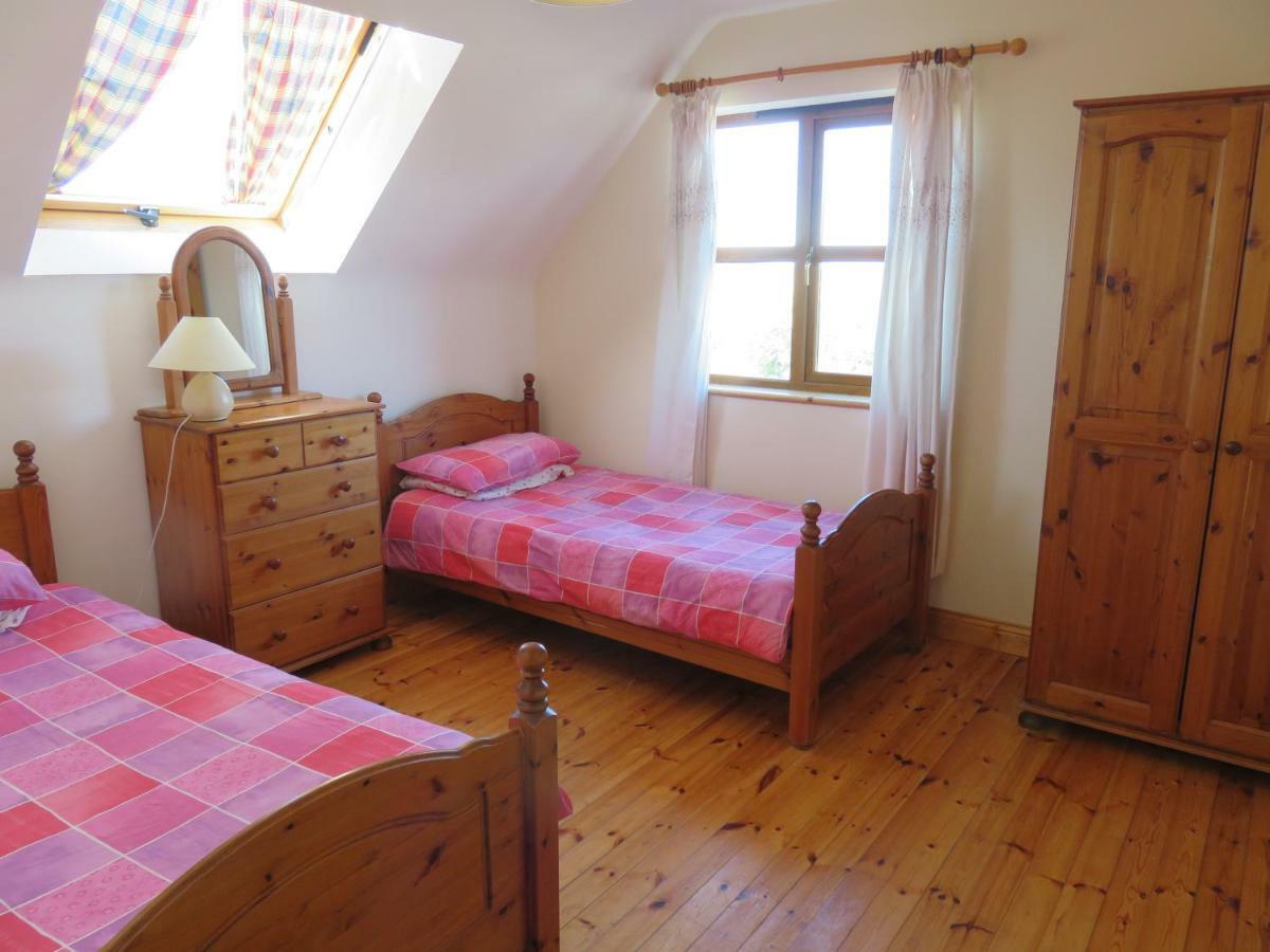 Letterfrack Farm Cottage in village on a farm beside Connemara National Park Exteriör bild
